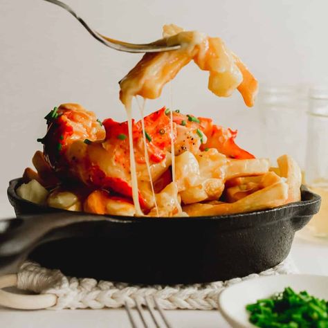 Fries And Cheese, Lobster Soup, Poutine Recipe, Fried Scallops, Crispy French Fries, Frozen French Fries, Fresh Lobster, Fried Oysters, How To Cook Lobster