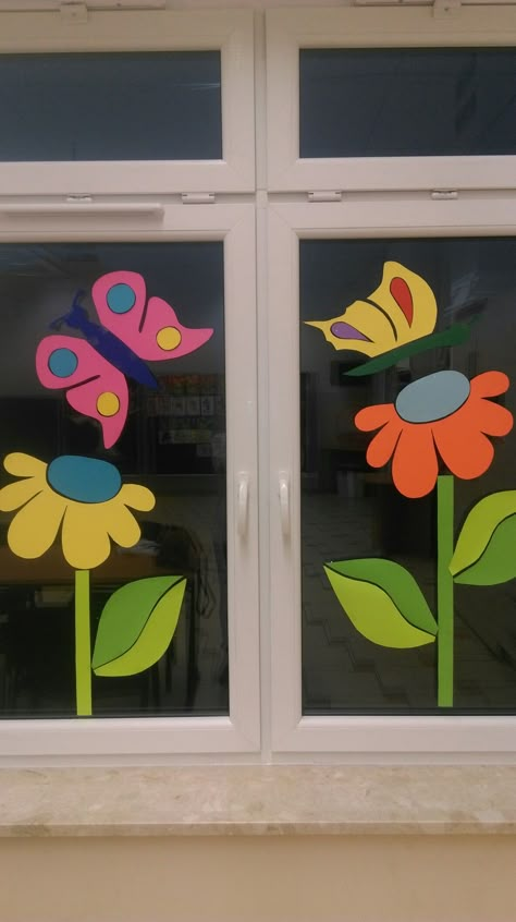 Window Decoration Ideas For School, Classroom Window Ideas, Spring Window Decorations, School Window Decorations, Classroom Window Decorations, Window Decoration Ideas, Spring Windows, Spring Classroom, Spring Window