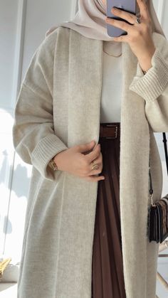 Modest Winter Outfits, Stylish Outfits Casual, Estilo Hijab, Trends 2025, Modest Casual Outfits, Modesty Outfits, Muslim Outfits Casual, Hijab Style Casual, Winter Fashion Outfits Casual