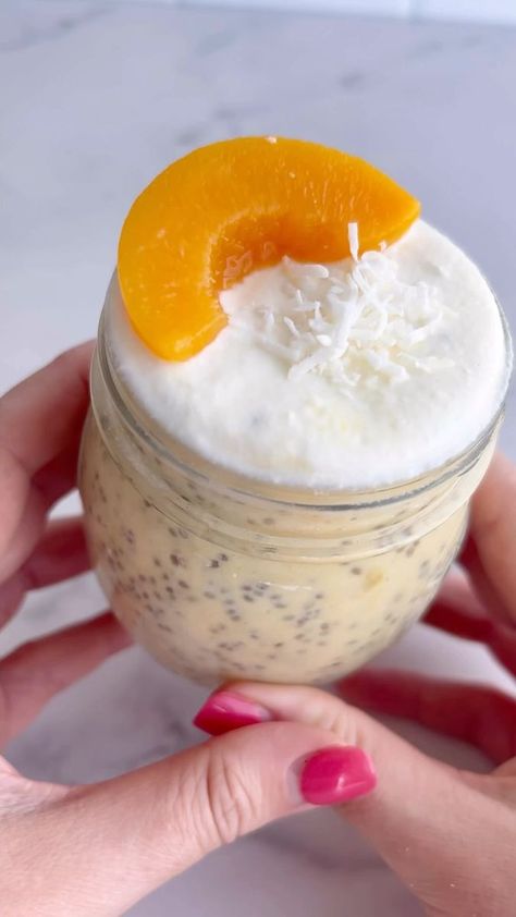 17K views · 966 reactions | Follow @alicelovesbreakfast for more feel good healthy and simple recipes 3 INGREDIENT PEACH CHIA PUDDING 🍑 A light and refreshing combo that makes a delicious breakfast or snack. SAVE this for later and follow @alicelovesbreakfast for more recipes like this.   INGREDIENTS (serves 1) 👩🏻‍🍳 Chia layer  ➡️ 3 tbsp chia seeds  ➡️ 120ml milk  ➡️ 1 can peach slices (or 2 fresh peaches) Yoghurt layer  ➡️ greek yoghurt  ➡️ piece of mango ➡️ desiccated coconut  Method  1. In a blender, mix together your peach slices and milk 2. Pour into a jar with chia seeds 3. Leave for a few hours in the fridge or overnight  2. Once ready to serve, top with yoghurt, desiccated coconut and a piece of peach  #healthybreakfast #chiapudding #highprotein #breakfastideas #breakfas Zdrava Hrana, Desiccated Coconut, Fresh Peaches, Peach Slices, Canned Peaches, Chia Seed Pudding, Decadent Cakes, Health Dinner Recipes, More Recipes