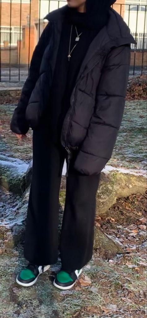 black outfit jordans puffer coat vibes Black Coat Puffer, Hijab Winter Outfits Puffer Jacket, Black Long Puffer Jacket For Winter, Fall Black Puffy Outerwear, Puffy Coat Outfit, Puffer Jacket Outfit Women, Puff Jacket Outfit, Long Black Winter Coat Puffy, Black Puffer Jacket Outfit