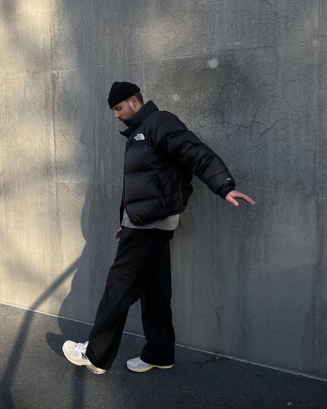 Winter Outfit Poses, Minimal Streetwear, Flannel Outfit, Drippy Fits, Hip Hop Artwork, Nuptse Jacket, Vogue Men, Outfits Hombre, Street Style Outfits Men