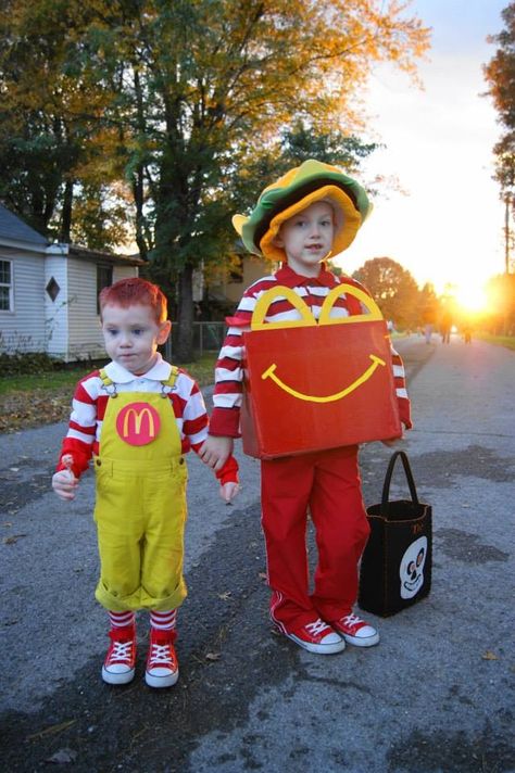 Ronald McDonald & Cheeseburger Happy Meal costumes for Halloween! Matching brothers costumes. We received a ton of compliments on these costumes. Happy Meal Costume, Homemade Costumes For Kids, Food Halloween Costumes, Food Costumes, Homemade Costume, Costume Works, Homemade Halloween Costumes, Homemade Costumes, Creative Costumes