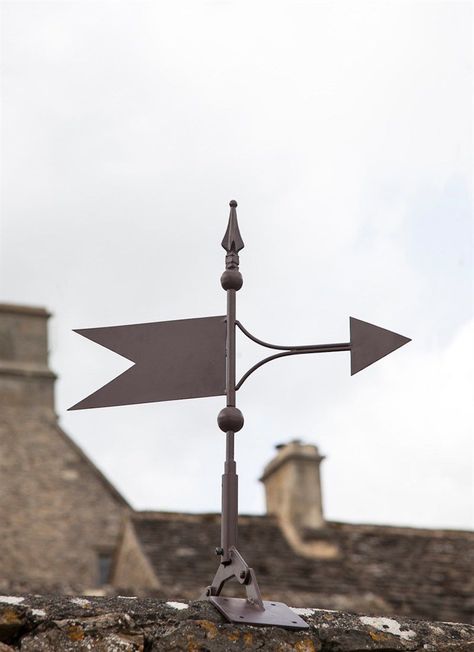 See our roundup of 10 of the most stylish banner, pennant, and flag weathervanes, old and new, at prices from high to low (mounting hardware included). Weathervanes Ideas Diy, Weather Vane Diy, Wind Vane, Wind Art, Lightning Rod, Weather Vanes, House Roof, Farmhouse Lighting, French Farmhouse