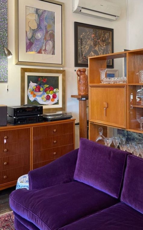 Living Room Purple, Small Studio Apartment Decorating, Rococo Interior, Purple Couch, Interior Model, Mid Century Modern Living, Mid Century Modern Living Room, Apartment Style, Studio Apartment Decorating