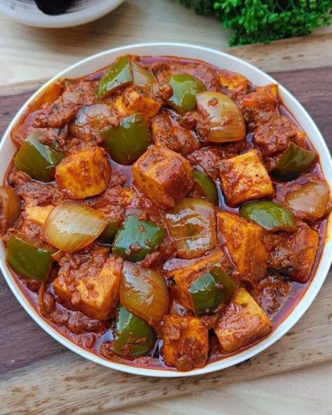 Foodies Food Court on Instagram: "Kadai Paneer Recipe😍😍 Save it to try later❤️ Homemade Masala :- • Coriander seeds - 1tbsp • Cumin Seeds - 1tsp • Black Peppercorns - 1/2tsp • Cloves - 2 pods • Cardamom - 2 pods • Cinnamon stick - 1 • Dry red chili - 4 📌Roast it till aromatic & blend it to a powder. For Gravy :- • Oil - 2tbsp • Cumin Seeds - 1tsp • Chopped Onion - 2 • Ginger Garlic Paste - 1tbsp • Tomato puree - 1 Cup • Turmeric Powder - 1/2tsp • Salt as per taste • Red Chilli Powder - 1 tsp Kadai Paneer Recipe, Kadai Paneer, Spicy Snacks Recipes, Paneer Recipe, Healthy Indian Recipes, Breakfast Recipes Indian, Vegetarian Fast Food, Tastemade Recipes, Indian Cooking Recipes