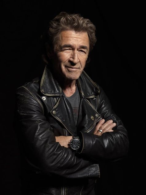 Peter Maffay 2018 - Ja, es ist wahr! Superstar #PeterMaffay ist beim großen #Adventskonzert mit dem #DresdnerKreuzchor dabei. Love Yourself Song, Peter Alexander, Paul Simon, Black Leather Biker Jacket, Country Rock, 50 Million, Brasov, Biker Leather, Him Band