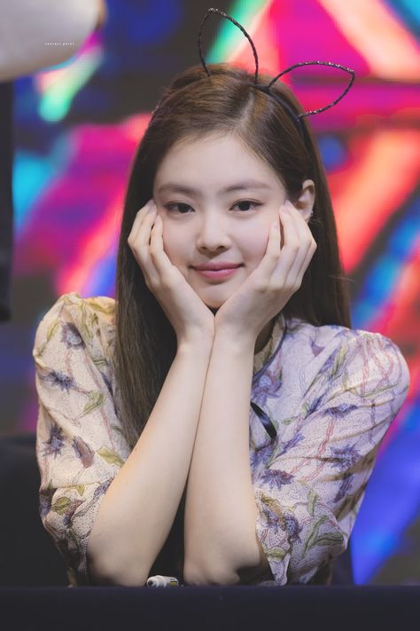 Wattpad Girl, Jennie Cute, Jennie Kim Blackpink, Jennie Lisa, Kim Jisoo, Blackpink Photos, Girl Bands, Blackpink Fashion, Lalisa Manoban