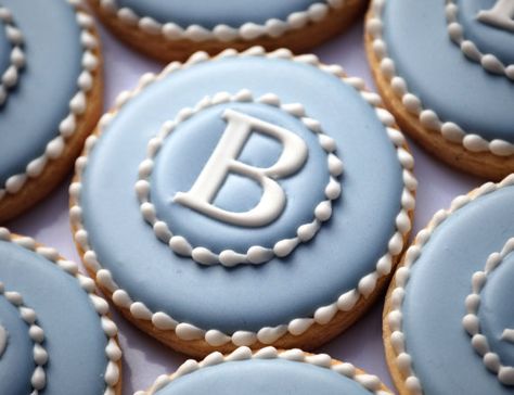 Elengant Blue & White Monogram Cookies - One Dozen Decorated Sugar Cookies Cupcake Wedding Favors, Number Cookies, Wedding Cookies Decorated, Cookies Cupcake, Monogram Cookies, Tea Party Cake, Butter Cupcakes, Iced Sugar Cookies, Plaque Cookies