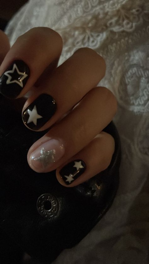 Short Grunge Nails, Grunge Nails Short, Rockstar Gf Nails, Star Gel Nails, Streetwear Nails, Stargirl Nails, Rockstar Nails, Mens Nails, Super Cute Nails