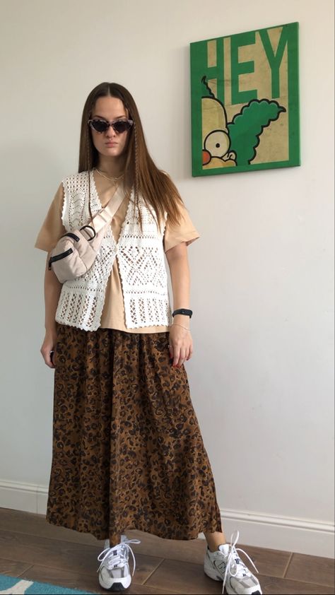 Skirt With New Balance Sneakers, Long Skirt With Sneakers, Glasses Crochet, Crochet Ootd, Beige Dress Outfit, New Balance 530 Outfit, Skirt With Sneakers, Gile Len, Korea Autumn