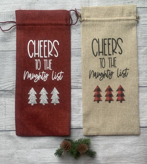 Wine Bags Ideas Christmas, Wine Bags Ideas, Vinyl Christmas Gifts, Wine Bag Quotes, Wine Bag Pattern, Christmas Wine Gift, Christmas Wine Bags, Canvas Wine Bag, Wine Presents