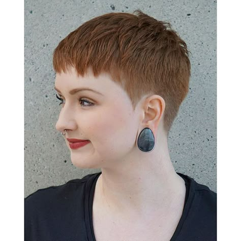 Short Spiky Haircuts, Pixie Haircut For Round Faces, Short Spiky Hairstyles, Crop Hair, Spiky Hair, Short Hair Pixie Cuts, Super Short Hair, Hair 2018, Very Short Hair