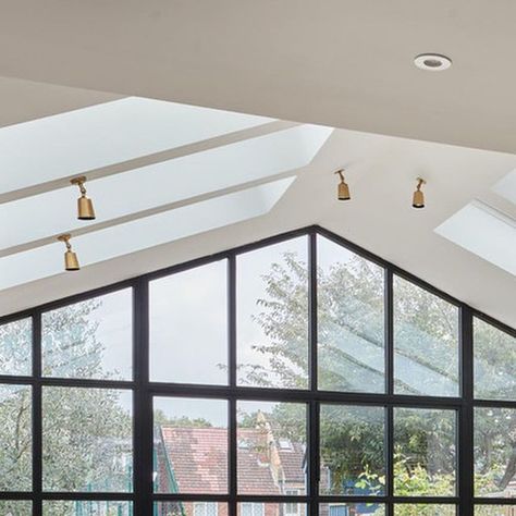 Perla Windows Ltd on Instagram: "Happy New Year! As with last year our primary focus is on more energy efficient steel systems (get in touch if you want more info). This project showcases our Thermally broken steel system being used externally to maximise light and reflect the lines of the pitched roof in our triangular fix. Internally we have our classic steel system with a curved double door. What a stunning kitchen extension!  #perlawindows  #thermallybrokensteeldoors  #thermallybrokensteelwindows  #steeldoors  #energyefficiency  #kitchenextension  #luxurydesign  #londoncontruction  #bespokeglazingsolutions  #builttolast  #lettheoutsidein   Great to work with this wonderful team:  Design @amystoddartstudio  Architecture @mlaarchitecture  📸 @snookphotograph  Windows and doors by us!" Pitched Roof Kitchen Extension, Pitched Roof Lighting, Kitchen Pitched Roof, Pitched Roof Extension, Pitched Roof Window, Beach Style Decorating, Roof Extension, Extension Designs, House Extension Design