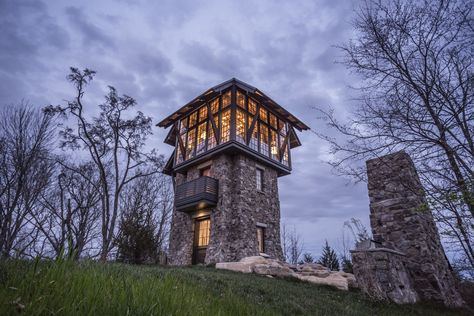 This three-story, 680-square-foot structure has unobstructed views of sprawling farmland and rolling hillsides. Design and architecture by Pfeffer Torode Architecture. Photography by Jon Cook. Cottage Exteriors, Observation Tower, Stone Tower, Lookout Tower, Tower Garden, Tower House, Living Modern, Unique Houses, Mountain Retreat