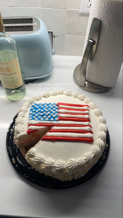 4th Of July Desserts Aesthetic, July 4th Aesthetic Food, East Coast 4th Of July Aesthetic, Nantucket 4th Of July, Hamptons 4th Of July, Fourth Of July Hosting, Cute Snack Ideas For Parties, 4th Of July Aesthetic Vintage, July 4 Aesthetic