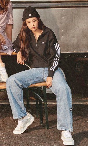 Blackpink Adidas, Mode Poses, Korean Airport Fashion, Looks Adidas, Adidas Vintage, Looks Street Style, Adidas Outfit, Trik Fotografi, Streetwear Fashion Women