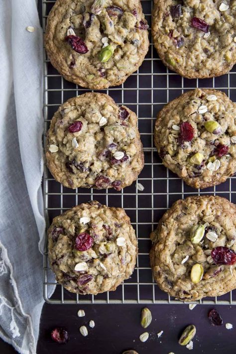 Orange Oatmeal Cookies, Pistachio Oatmeal, Oatmeal Cranberry Cookies Recipe, Chewy Oatmeal Cookies Recipe, Cranberry Pistachio Cookies, Orange Oatmeal, Cranberry Oatmeal Cookies, Cranberry Cookies Recipes, Cranberry Oatmeal