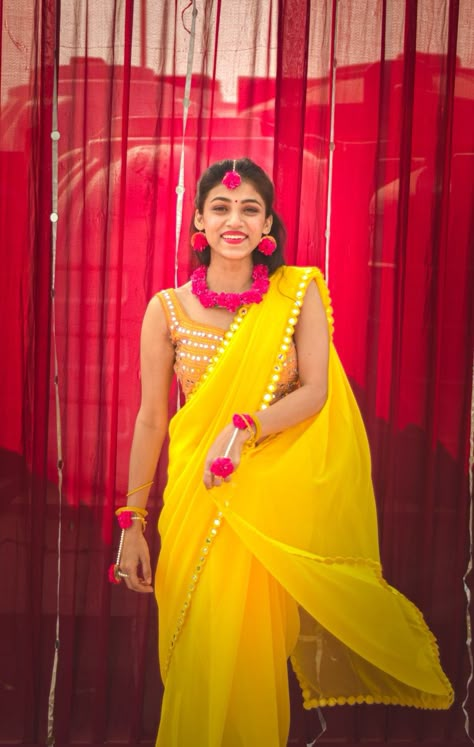 Bridal Haldi Outfit Indian Saree, Simple Yellow Saree For Haldi Function, Yellow Chiffon Saree For Haldi, Haldi Ceremony Outfit Saree For Bride, Haldi Outfit Inspo For Bride, Mangala Snanam Dress For Bride, Haldi Sarees For Bride, Haldi Ceremony Outfit For Bride Indian Saree, Saree For Haldi Ceremony For Bride