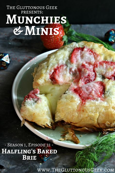 Halfling's Baked Brie inspired by Dungeons & Dragons. Recipe by The Gluttonous Geek. Dungeons And Dragons Themed Food, Dnd Thanksgiving, Dnd Food Ideas, Dungeons And Dragons Recipes, Dungeons And Dragons Food, Fantasy Meals, Dnd Recipes, Dnd Snacks, Fantasy Feast