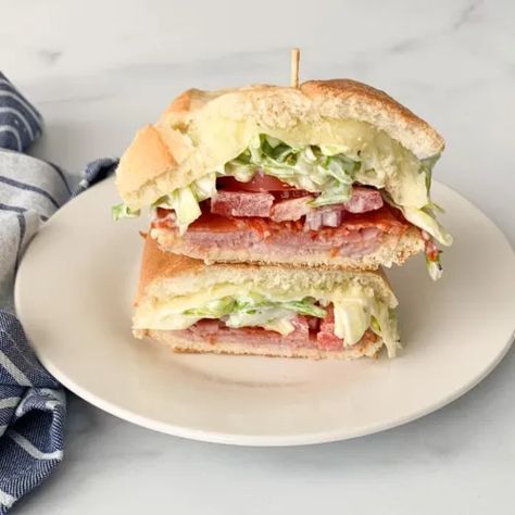 Grinder Salad Sandwich – Keeping On Point Grinder Salad Sandwich, Grinder Salad, Chicken Cheesesteak, Grinder Sandwich, Keeping On Point, Cheese Steak Sandwich, Turkey Pepperoni, Filling Lunch, Points Recipes