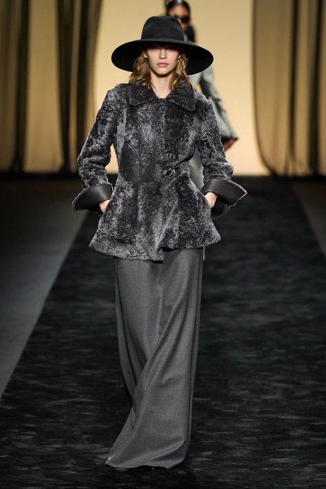 Alberta Ferretti 2023, Fall Ready To Wear, Fall 2023 Ready To Wear, 2023 Ready To Wear, Milano Fashion Week, Classic Style Women, Lingerie Dress, Italian Fashion Designers, Alberta Ferretti