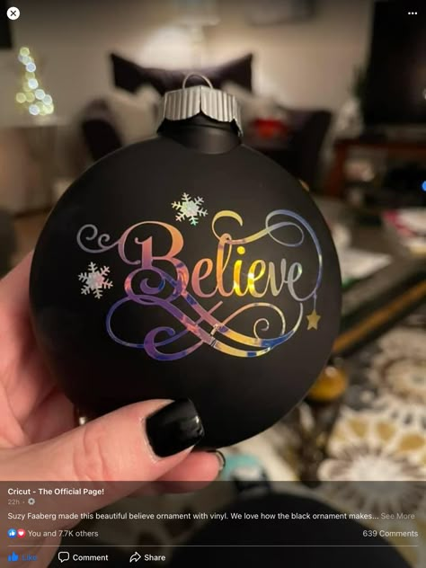 Cricut Ornament, Vinyl Christmas Ornaments, Christmas Ball Ornaments Diy, Free Svg Cricut, Vinyl Ornaments, Cricut Ornaments, Clear Christmas Ornaments, Glitter Ornaments Diy, Cricut Christmas Ideas