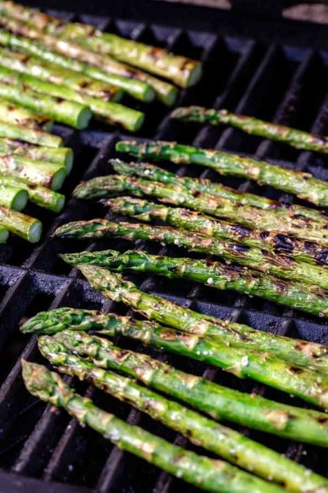 How To Grill Asparagus, Grill Asparagus, Grilled Asparagus Recipes, Keto Diet App, How To Cook Asparagus, Cooking Tutorials, Fresh Asparagus, Grilled Asparagus, Pellet Grill