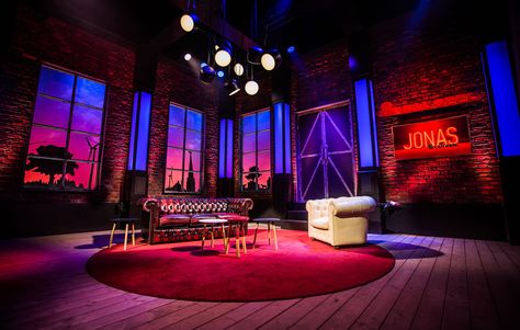 Set Design Tv Show, Television Set Design, Tv Set Design Studio Tv Shows, Late Night Show Aesthetic, Talk Show Set Design Ideas, Talkshow Set Design, Talk Show Aesthetic, Tv Show Set Design, Interview Set Design