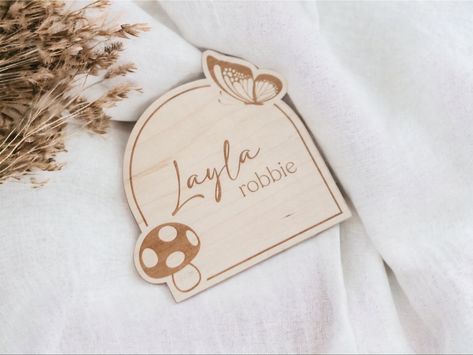 Beautiful woodland theme baby announcement which comes in 3 designs. You can choose if you want both mushroom and butterfly or one of each. Perfect way to announce your baby’s name. ✨ Mushroom Nursery, Name Announcement Sign, Hospital Sign, Woodland Theme Baby, Hospital Signs, Baby Name Announcement, Name Announcement, Newborn Announcement, Baby Nursery Neutral