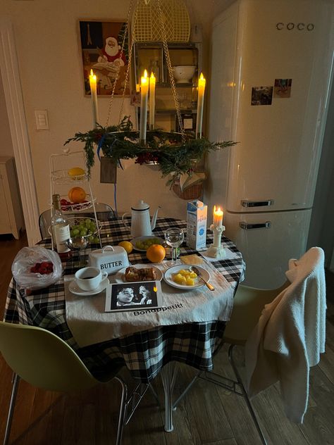 Cozy Vintage Eclectic, Cute Vintage Decor, Autumn Dining Room, 1930s Apartment, Student Kitchen, Nyc Kitchen, Cheap Apartment, Apartment Aesthetic, Pretty Room