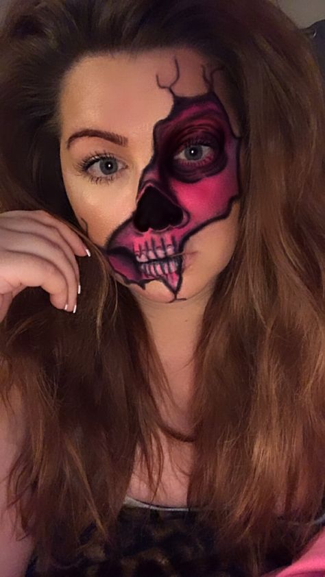 Halloween Face Paint For Adults, Half Face Makeup Halloween, Halloween Face Paint Adult, Halloween Half Face Makeup, Halloween Face Paint For Women, Halloween Makeup Half Face, Creepy Face Paint, Halloween Face Paint Ideas For Women, Gory Halloween Makeup