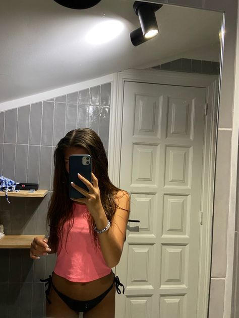 Brunnete Girl Mirror Snaps, Brown Hair Mirror Pic, Tan Brunette Girl, Brown Hair Teen Girl, Pretty Teenagers Brown Hair, Insta Girly, Tan Brunette, Pretty Brown Hair, Hair Mirror