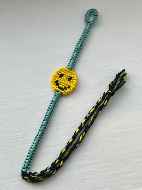 Embrace the magic of a simple smile—it has the power to brighten any day! 😊 Check out this delightful smiley face bracelet crafted with love by one of our talented members. Let joy radiate through your creations! Pattern #162943 and Bracelet made by awesome @ponotama_bracelets218 or ponotama on BraceletBook. #SpreadSmiles #CraftingJoy #smile #smiley #sun #sunny #happy #charm #happiness #smiles #craft #braceletbook #frienshipbracelets #rave #bracelets #bracelet Smile Bracelet, Smiley Sun, Smiley Face Bracelet, Rave Bracelets, Yarn Bracelets, String Bracelets, Friendship Bracelets Designs, Bracelets Patterns, Bracelets Diy