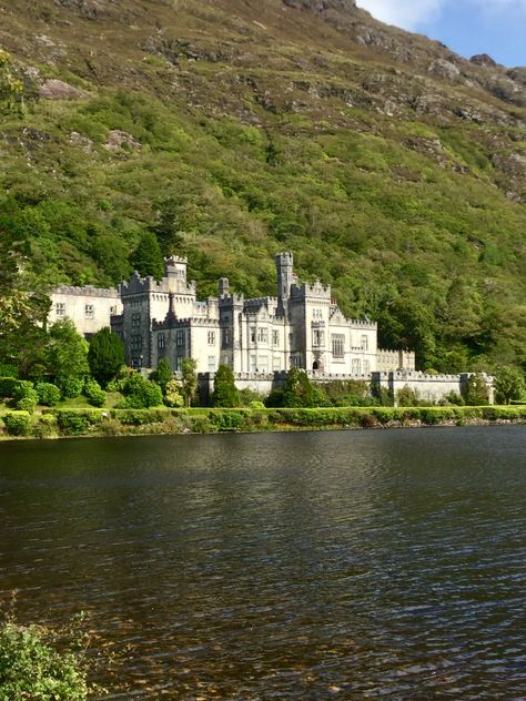 Kylemore Abbey Ireland, Kylemore Abbey, Ireland Map, 2025 Vision, Ireland Travel, Castle, Collage, Water, Travel