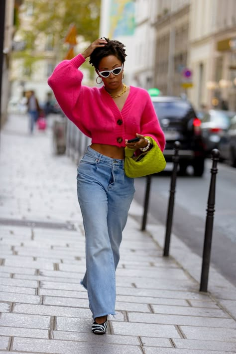 Parisian Style Spring, Purse Outfit, French Girl Style, Bag Outfit, French Girls, French Women, Summer Fashion Trends, Paris Street, Cool Street Fashion