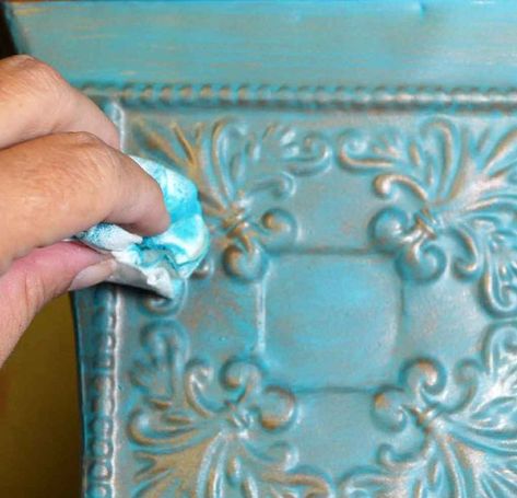 Patina Diy, Faux Paint Finishes, Faux Painting Techniques, Turquoise Paint, Painting Hacks, Unique Headboards, Cabinet Painting, Patina Paint, Patina Metal