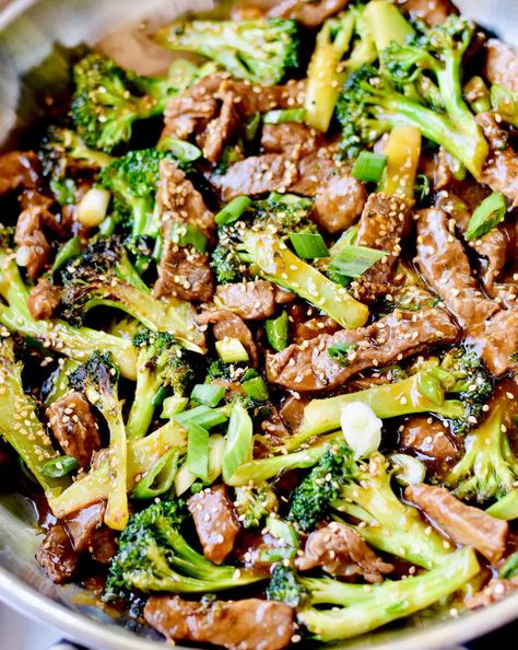 Sirloin Steak Recipes, Wok Recipes, Beef Stir Fry Recipes, Easy Stir Fry Recipes, Autumn Salad Recipes, Healthy Beef, Beef And Broccoli, Sirloin Steak, Cast Iron Recipes