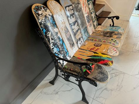 Skateboard Bench / Installation Art This is a very heavy piece and we won't be able to send it via the post. We will have to make separate arrangements. A bench made entirely of skateboards. This installation art piece captures the essence of urban culture and creativity, blending functionality with artistic expression in a unique way. HIGH QUALITY MATERIALS: a mosaic of skateboards, each bearing its own story through scuffs, stickers, and vibrant designs. Some boards are worn from countless tri Skateboard Home Decor, Weird Furniture Unique, Skateboard Room Ideas, Display Skateboard, Skater Bedroom, Skateboard Bench, Graffiti Furniture, Skateboard Room, Skateboard Furniture