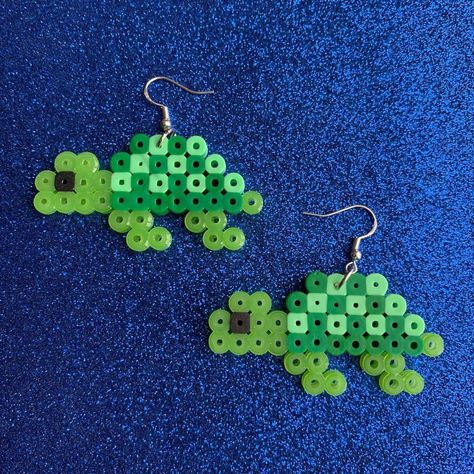 New Handmade Perler Bead Sea Turtle Earrings. The Sea Turtles Are About 1.25 Inches In Height And 2.25 Inches In Width. Hama Beads Turtle, Tom And Jerry Perler Beads, Weezer Perler Beads, Christmas Perler Bead Patterns, Perler Bead Earrings, Perler Earrings, Xmas Beads, Melty Bead Designs, Christmas Perler Beads