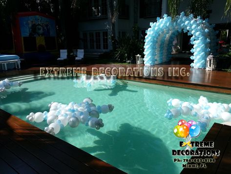 Balloon Snowflakes. Pool Decoration. Frozen balloon decorations. Frozen birthday party. Extreme Decorations Miami. Ph: 786-663-8198 extremedecorations@gmail.com Frozen Party Balloon Decorations, Frozen Theme Pool Party, Frozen Birthday Pool Party, Frozen Pool Party Ideas, Balloon Snowflakes, Frozen Pool Party, Frozen Balloon Decorations, Winter Pool Party, Balloon Tunnel