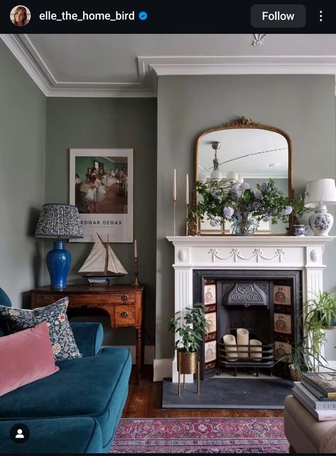 1920s Living Room, 1930s Living Room, Blue And Green Living Room, Sage Green Living Room, Antique Home Decor Ideas, Victorian Living Room, Living Room Green, Blue Living Room, Green Rooms