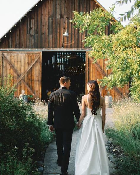 Tin Roof Barn | PNW Barn Wedding Venue on Instagram: "I just received the photos from L&S’s absolutely gorgeous wedding day - a million thumbs up to Sweetlife Photography for capturing each moment and detail with the clarity and eye of a master. More to come from this beautiful day…" Farm Wedding Photography Ideas, Barn Wedding Photo Ideas, Pasture Wedding Photos, Barn Door Wedding, Rain On Wedding Day Pictures, Covered Bridge Wedding Photos, Wedding Dress Pictures Hanging Barn, Barn Door Wedding Photos, Barn Wedding Photos