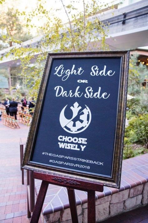 Star Wars Wedding Theme Ideas, Star Wars Wedding Decorations, Star Wars Printables, Disneyland Wedding, Star Wars Wedding Theme, Nerd Wedding, Star Wars Prints, Star Wars Wedding, Future Wedding Plans