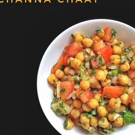 Channa Chaat, Parsley Soup, Stackable Wedding Rings, Indian Salads, Desi Street Food, Spring Wedding Ideas, Crafts Spring, Home Decor Spring, Chickpea Salad Recipes