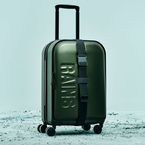 When it comes to travel, every detail matters. From the destination to the journey itself, each element contributes to the overall experience. And at the heart of it all lies designer luggage – the faithful companion that carries your belongings and reflects your personal style. In the realm of luxury travel, designer luggage stands out as a symbol of sophistication and refinement. Suitcase Design, Cool Silhouettes, Designer Luggage, Trend Forecast, Tech Bag, Cabin Bag, Luggage Brands, Tsa Approved, Travel Brand