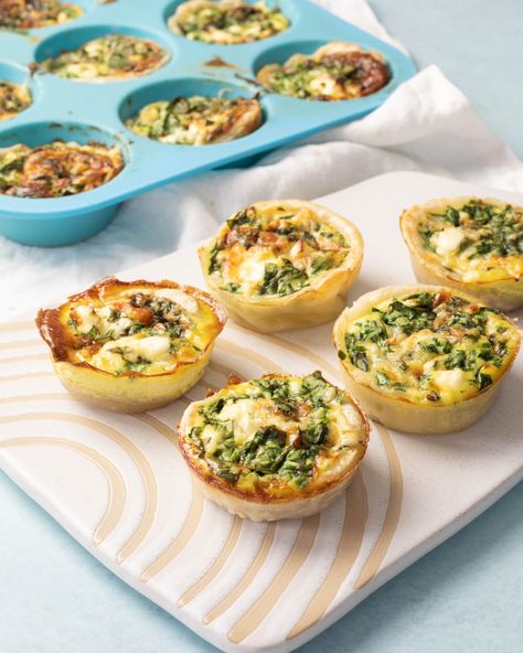 Mini Veggie Quiche, Mini Quiches Recipes, Quiche Veggie, Light Lunch Ideas, Spinach Gratin, Feta Quiche, Goat Cheese Quiche, Mini Quiche Recipes, Tomato Quiche