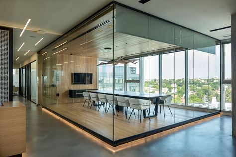 Regus Business Center - Picture gallery Conference Room Design, Meeting Room Design, Cool Office Space, Office Design Inspiration, Modern Office Space, Office Interior Design Modern, Modern Office Interiors, Corporate Office Design, Glass Office