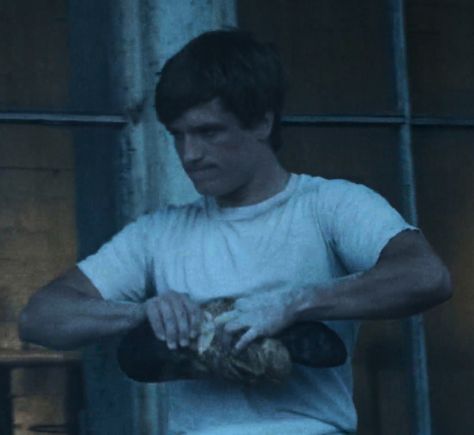 Peeta Mellark Hijacked, Peeta Malark, Hunger Games Peeta, Hunger Games Characters, Finnick Odair, Peeta Mellark, Unicycle, Hunger Games Trilogy, Josh Hutcherson