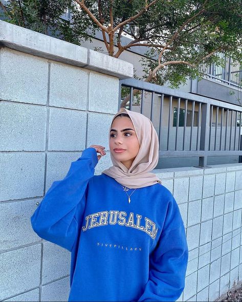 Royal Blue Hoodie Outfit, Hoodie Outfit Hijab, Blue Hijab Outfit, Streetwear Hijabi, Girls Modest Fashion, Blue Hoodie Outfit, Hijabi Mode, Royal Blue Hoodie, Blue Hijab